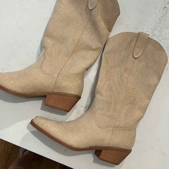 NWOT- Madden Girl Redford Boots - Picture 2 of 5